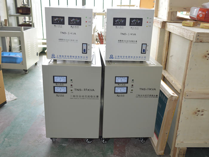 穩(wěn)壓器廠家 SVC-15KW穩(wěn)壓電源 TNS-15000W 三相穩(wěn)壓器