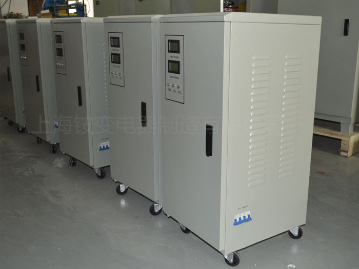 穩(wěn)壓器廠三相高精度交流穩(wěn)壓器TNS-30KVA